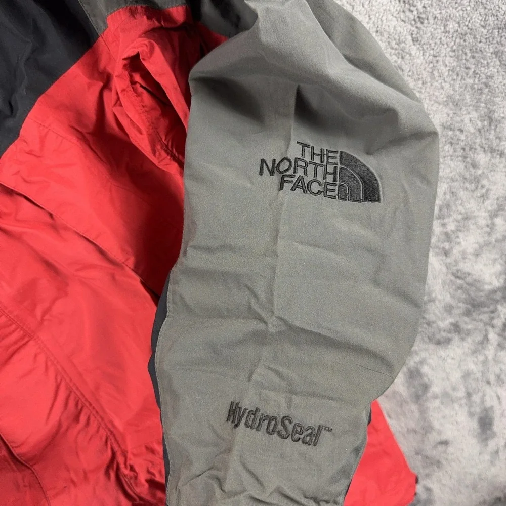 The North Face Hydroseal Jacket Mens Small Red Gray Waterproof Shell‎ Rain 88080